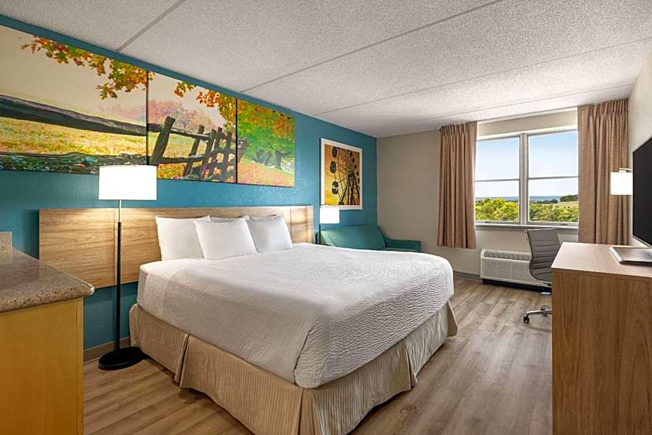 Photo 1 of 4 of Business 1 King Bed