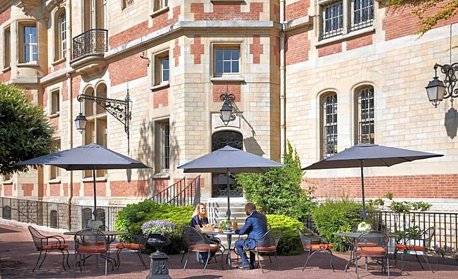 Chateau Jeanne & The Forest - Chateau de Montvillargenne