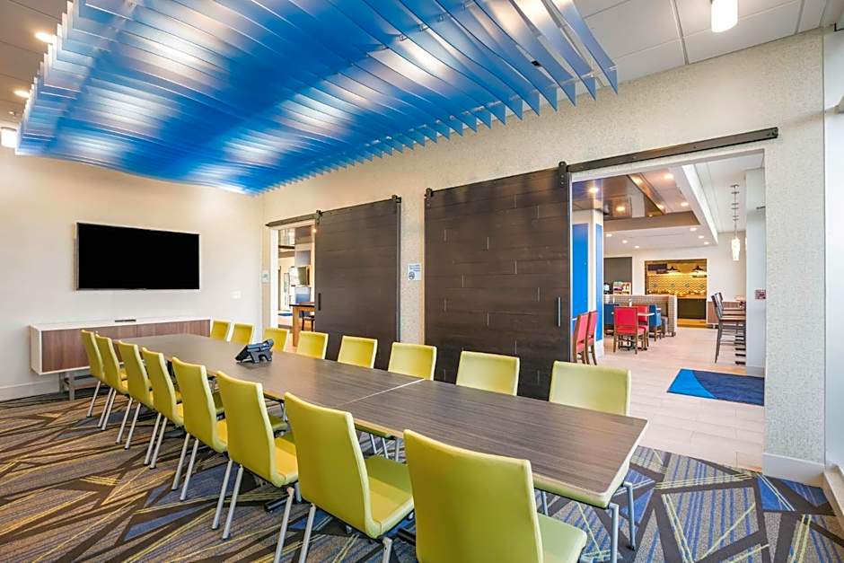 Holiday Inn Express & Suites Jacksonville - Town Center By IHG