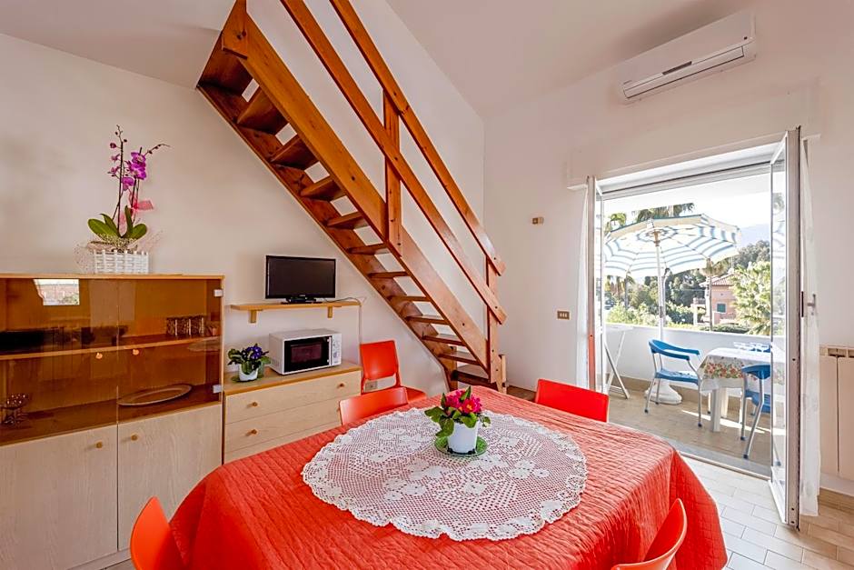 Loano Apartment Pool & Garden