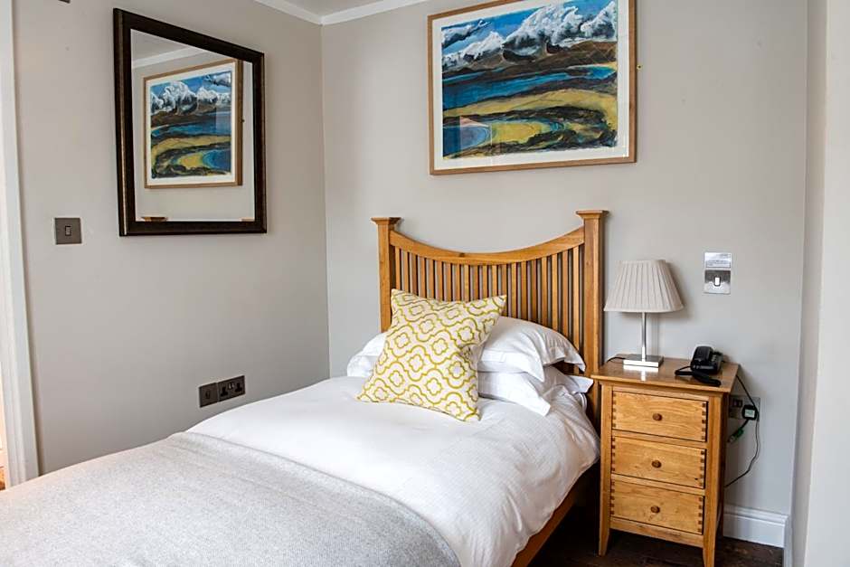 Wheelwrights Arms Country Inn & Pub