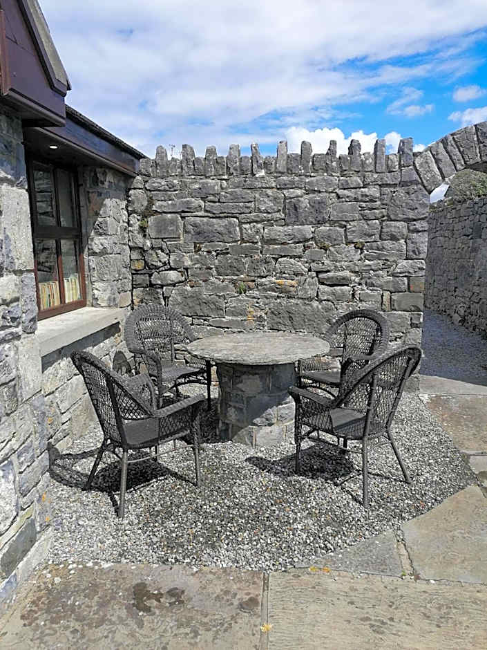 Aille River Tourist Hostel and Campsite Doolin