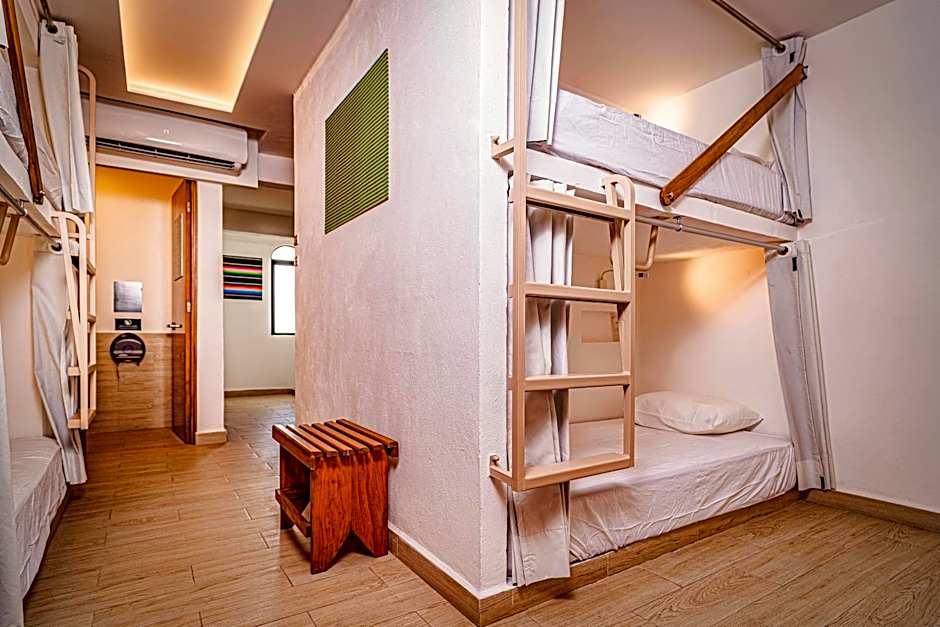 Nomads Party Hotel & Hostel