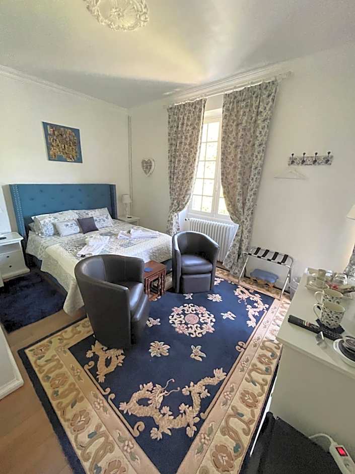 Vue du Château d'Excideuil en chambres