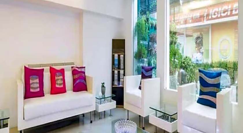 The Avenue Center Hotel