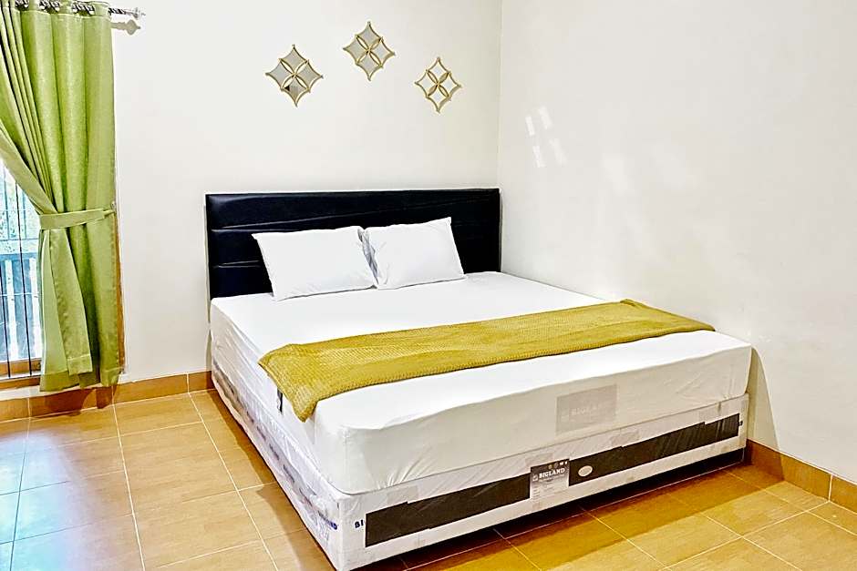 Adipura Guesthouse Syariah Mitra RedDoorz near Terminal Nganjuk