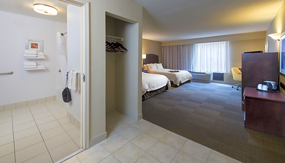 Hampton Inn & Suites Pensacola I-10 N at University Town Plaza