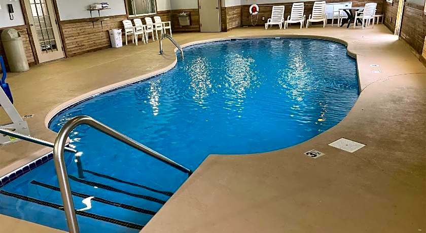 Days Inn & Suites by Wyndham Williamsburg IA North