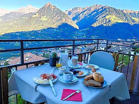 Schenna Garni Eden Bed & Breakfast