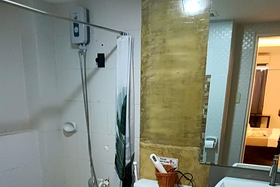 Spotlight Hotel near Hundred Islands Wharf