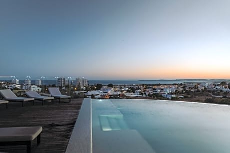 Longevity Suite with Partial Sea View