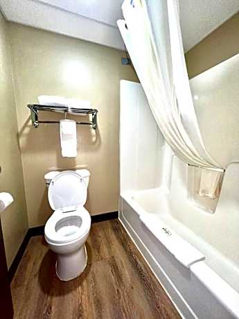 Queen Room - Mobility Access/Non-Smoking