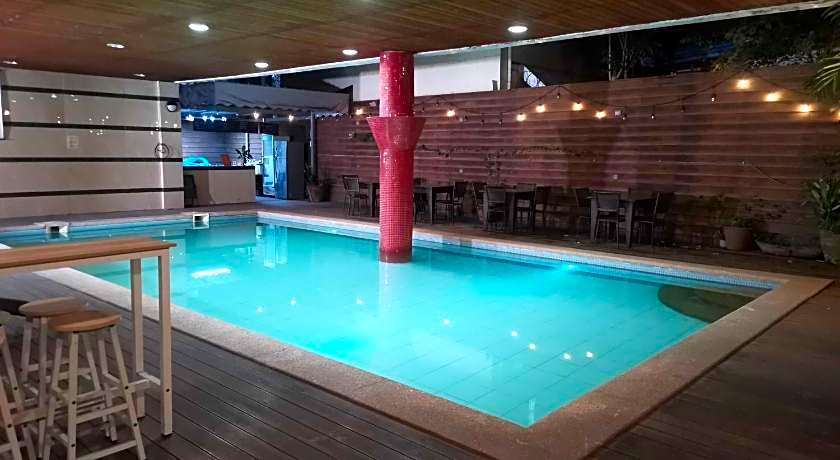 Townhouse Oak Vera Hotel Near Clark International Airport