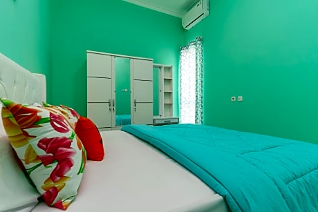 Standard Double Room with Shared Bathroom