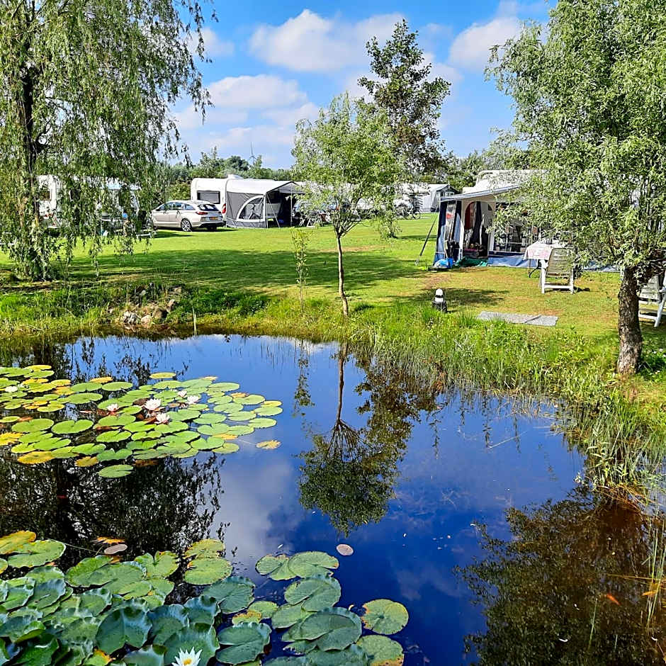 Ruime caravan op gezellige minicamping