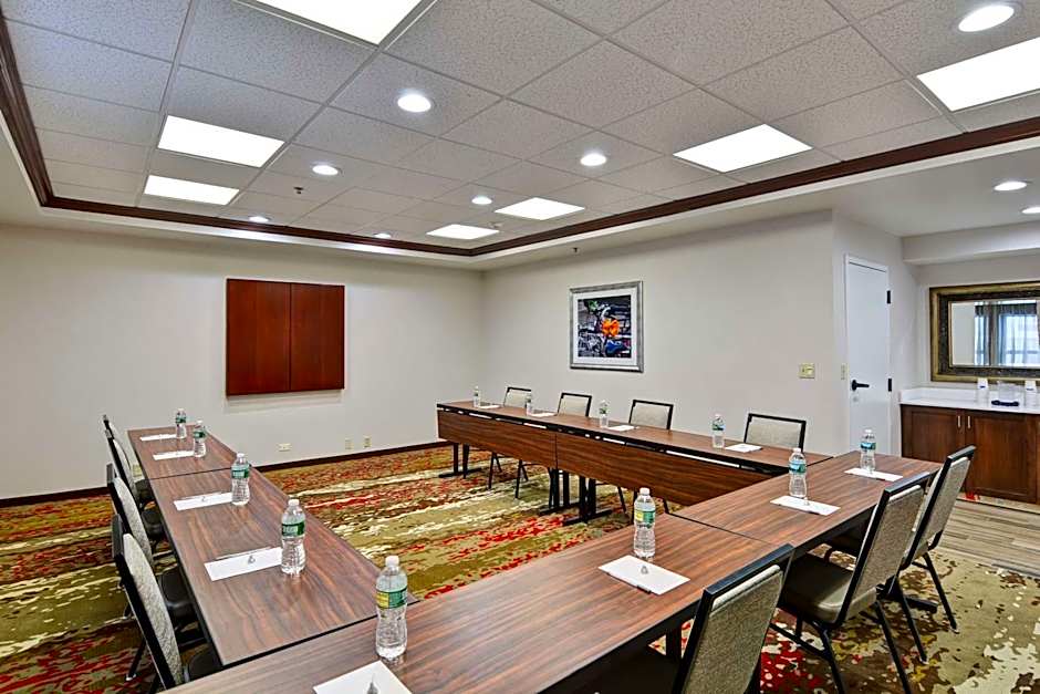 Hampton Inn By Hilton Albany Wolf Road Airport