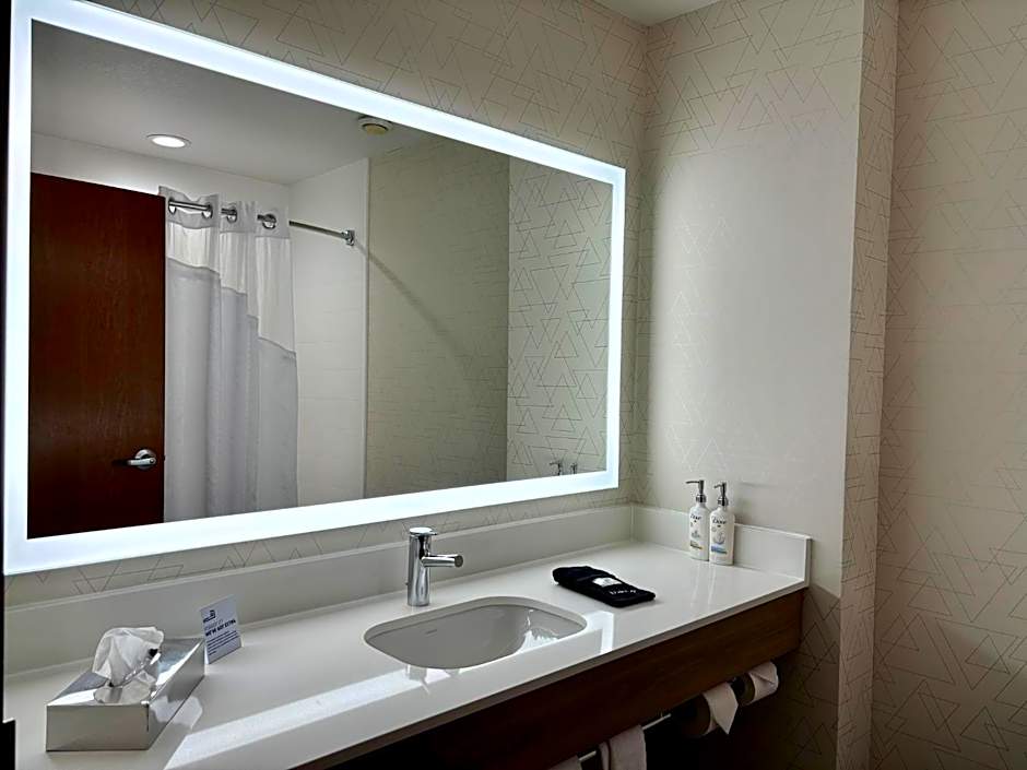 Holiday Inn Express Hotel and Suites Saint Robert By IHG