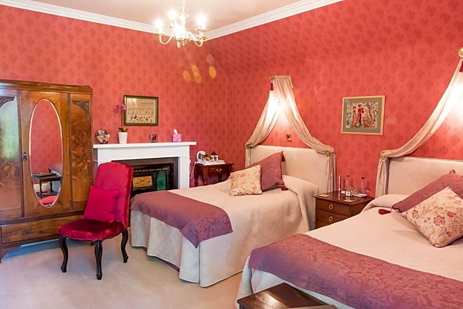 Whitehouse Country House