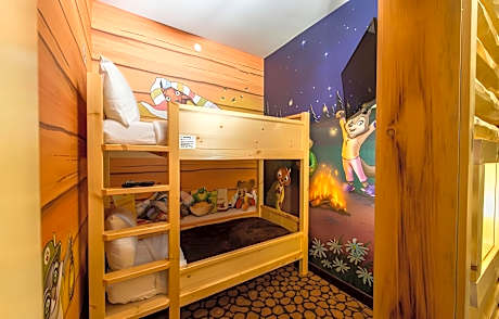 Wolf Den-Waterpark Included