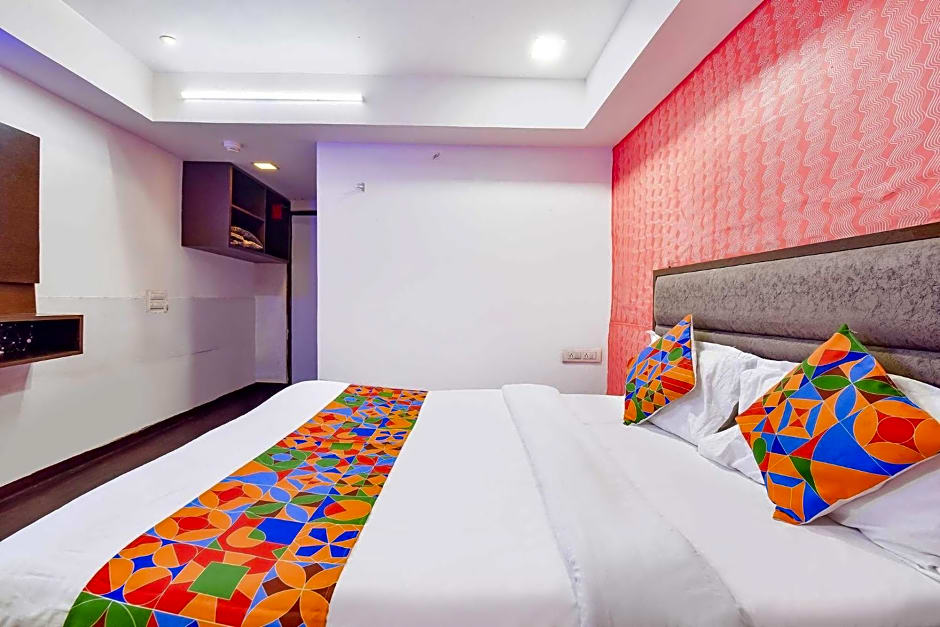 Super OYO Flagship 22477 Hotel Blue Moon