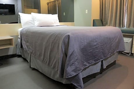 Comfortable Guest Room With 2 Queen Beds. Non- Smoking.
