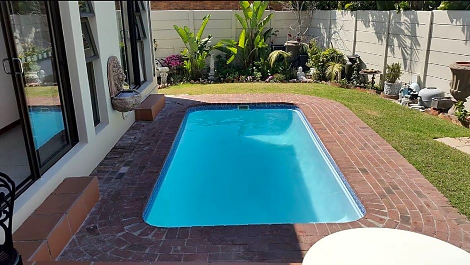 Crystalvilla Guesthouse - Adults Only