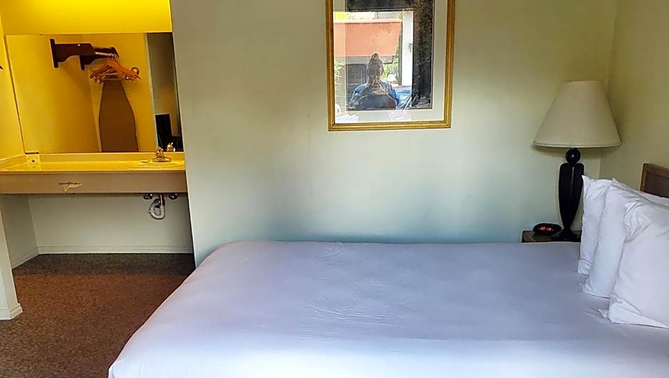 Magnuson Hotel Ely
