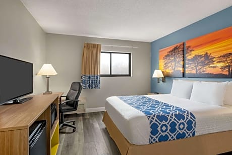 Deluxe Queen Room - Non-Smoking