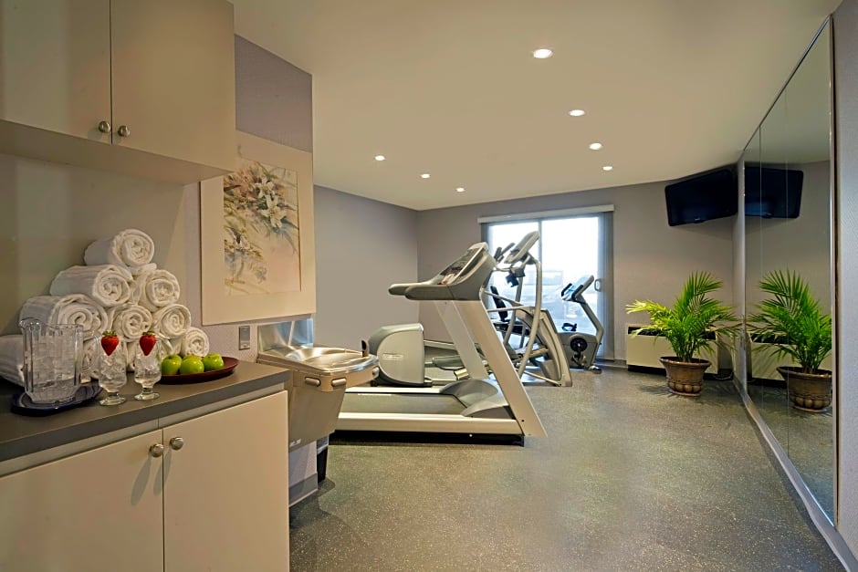 Travelodge by Wyndham Oshawa Whitby