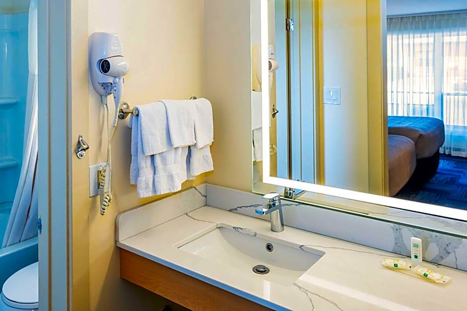 Quality Inn & Suites Garden Of The Gulf