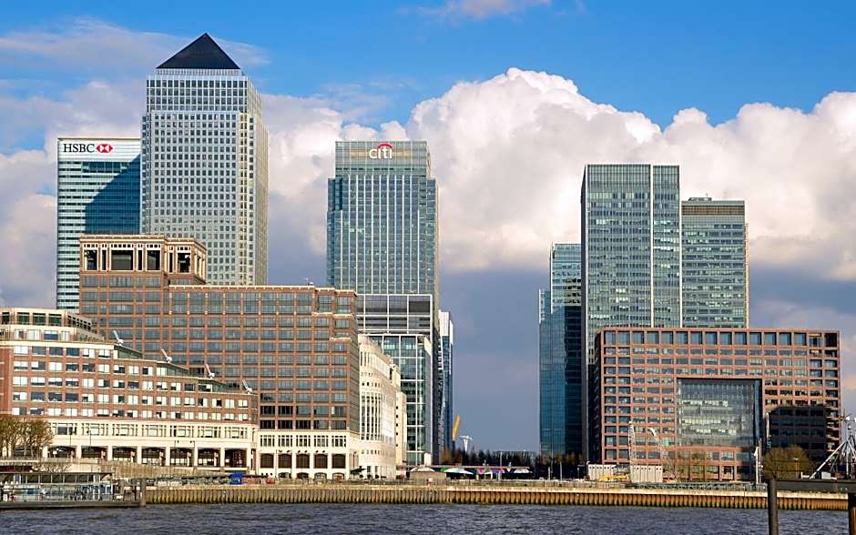 Canary Riverside Plaza Hotel
