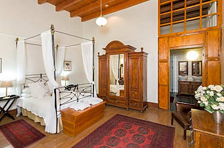 Antique Queen Suite