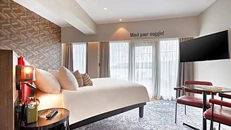 Standard Queen Room