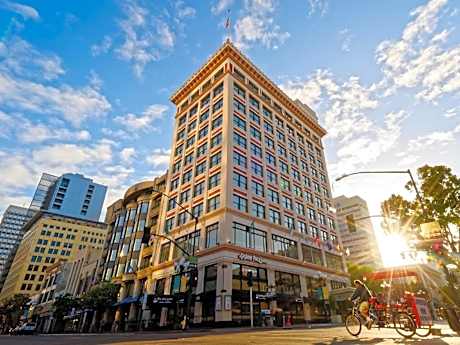 Gaslamp Plaza Suites