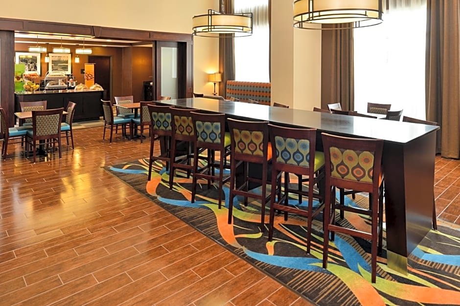 Hampton Inn & Suites Harvey