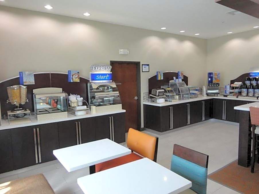 Holiday Inn Express Kenedy By IHG