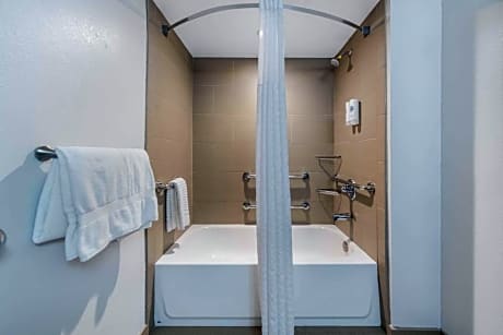 King Room with Accessible Tub - Accessible/Non-Smoking