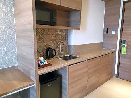 Standard King Room with City View
