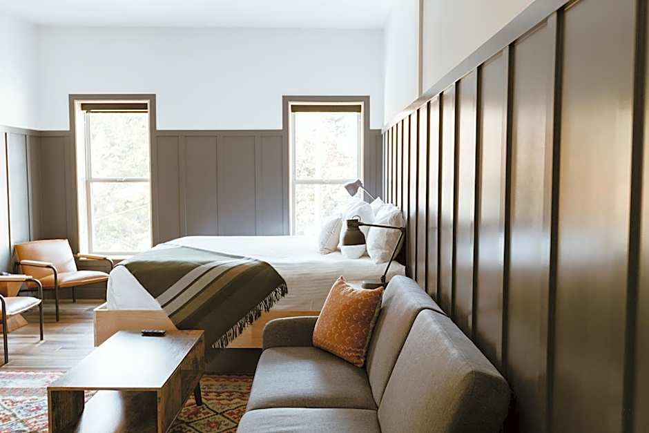 The Flying Steamshovel Inn