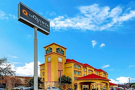 La Quinta Inn & Suites by Wyndham Dfw Airport West-Bedford
