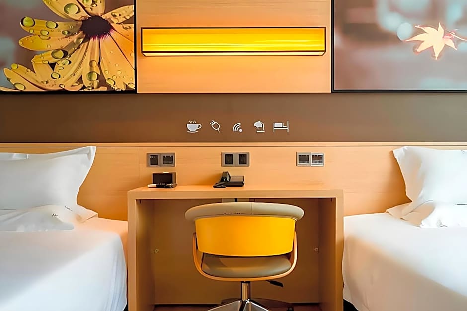 IU Hotel Anyang West Railway Station Yinxu Scenic Spot