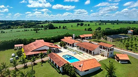 Sítio com Piscina e Área de Lazer Completa