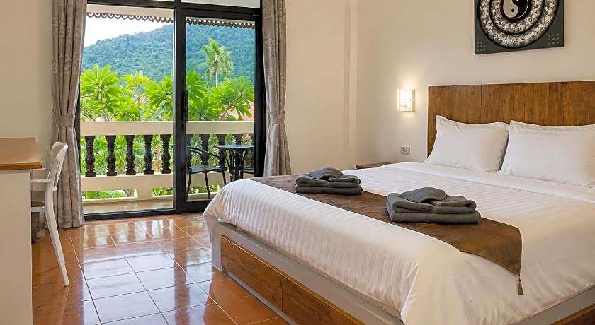 Tropical Palm Resort.