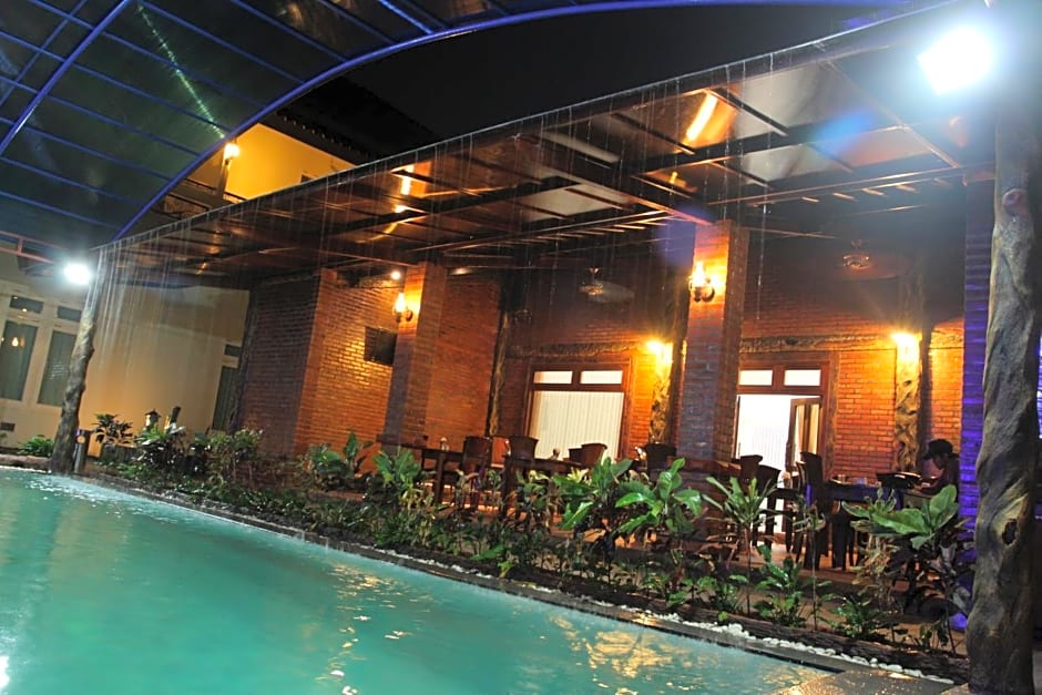 Hotel Savitri Country