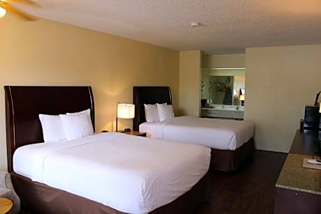 Queen Room with Two Queen Beds - Smoking