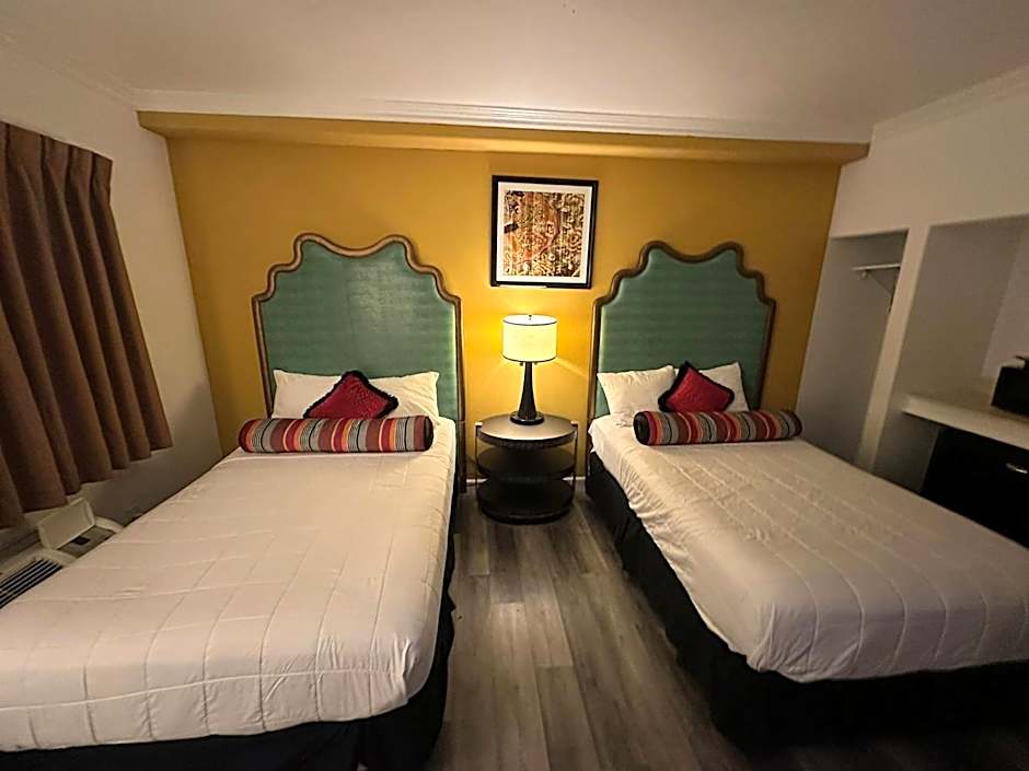 Howard Johnson by Wyndham Bakersfield
