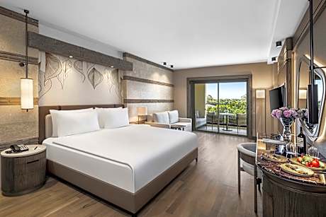 Superior Golf Room King Bed