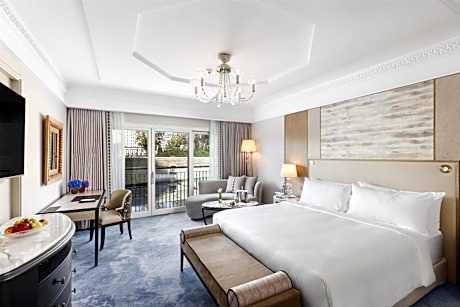 Premier Deluxe King Room