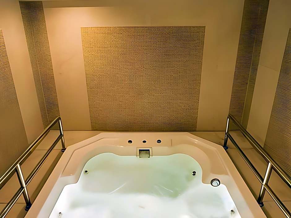 Hope Land Hotel  Sukhumvit 46/1