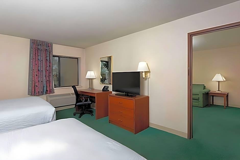 Norwood Inn & Suites Indianapolis East Post Drive